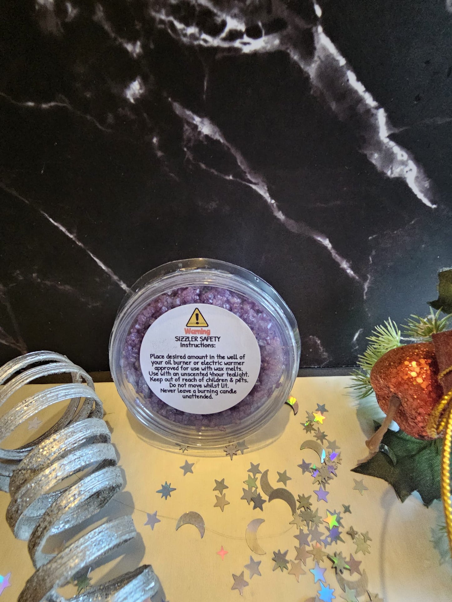 Simmering granules in fragrance Santa's Cocktail (Wax Melt)