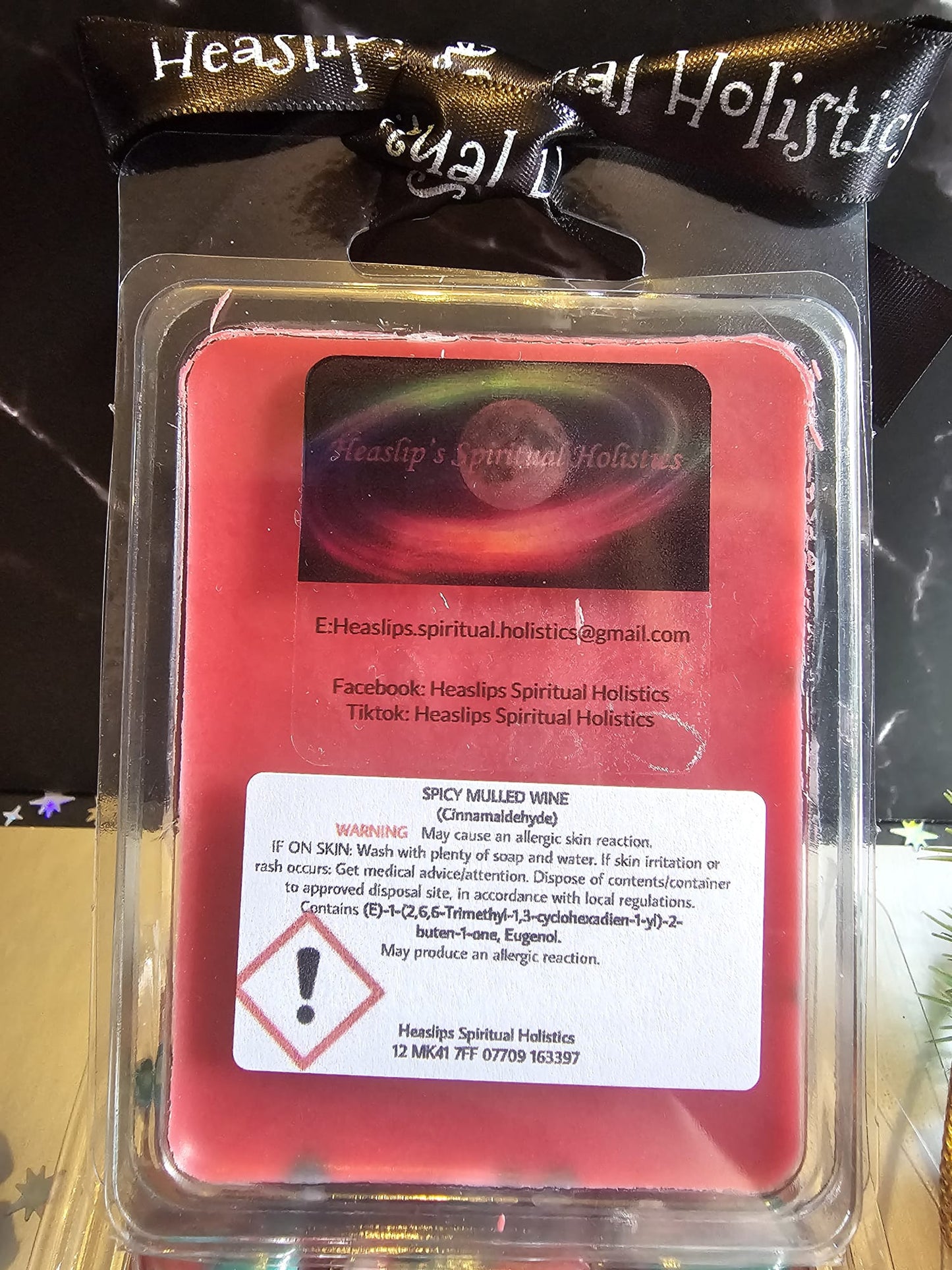 Star shaped wax melt clamshell Christmas themed in fragrance Spicy Mulled Wine