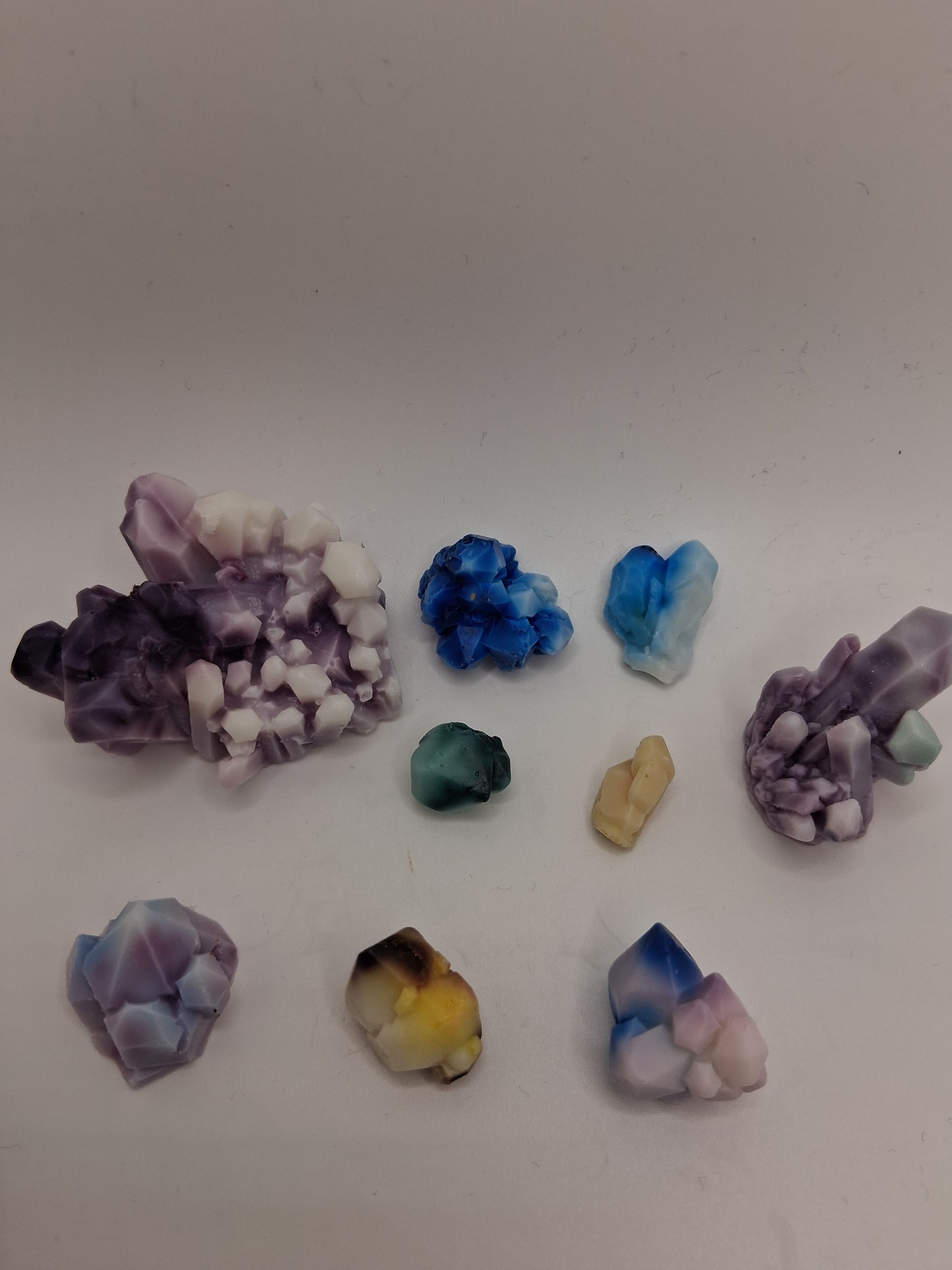 9 x coloured crystal wax melts in fragrance Rest